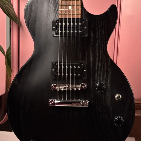 gibson-les-paul-custom-studio-s-series-2017-worn-ebony1_1