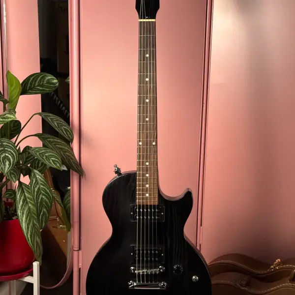 gibson-les-paul-custom-studio-s-series-2017-worn-ebony1_2